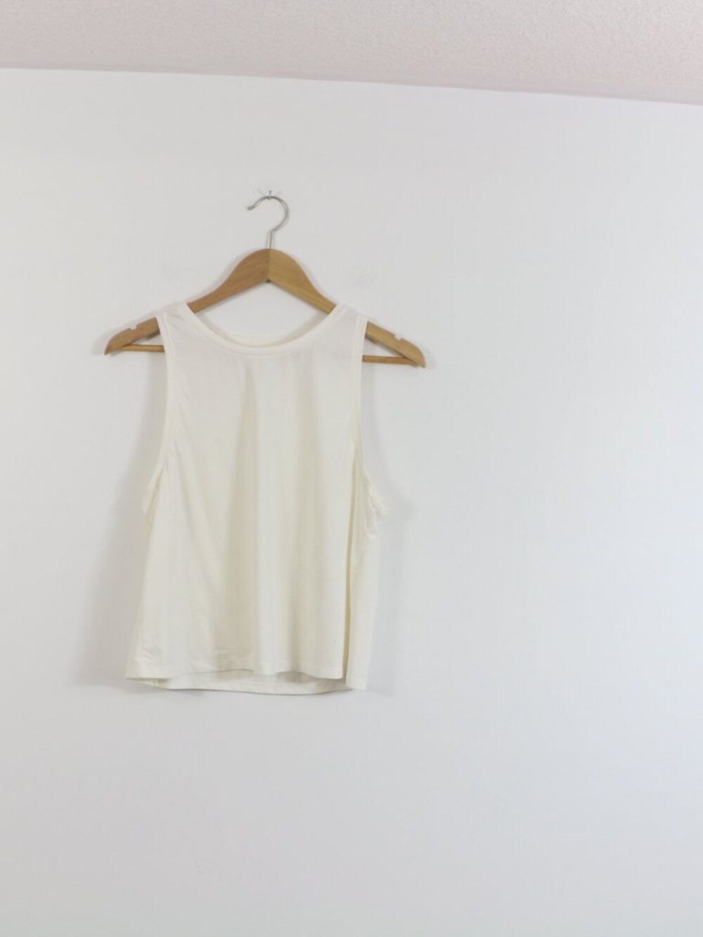 *GAP Fit Brushed Tech Jersey White Tank